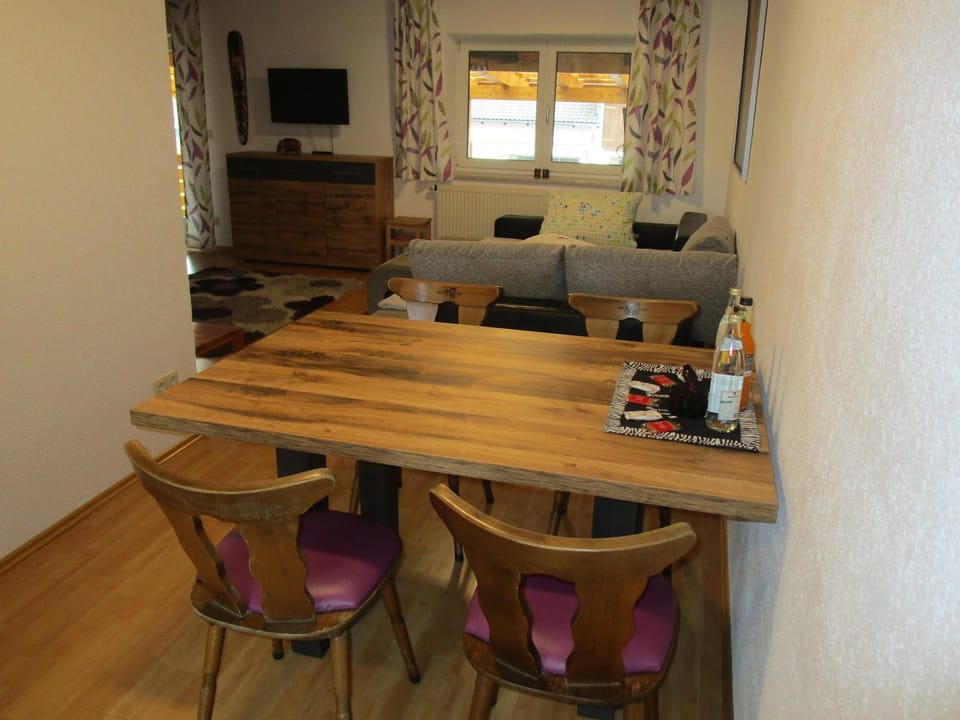 Seating area, Dining area