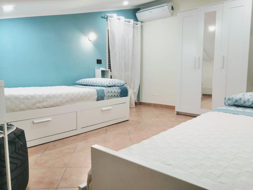 Bed, Balcony/Terrace, Bedroom, Garden view, Quiet street view