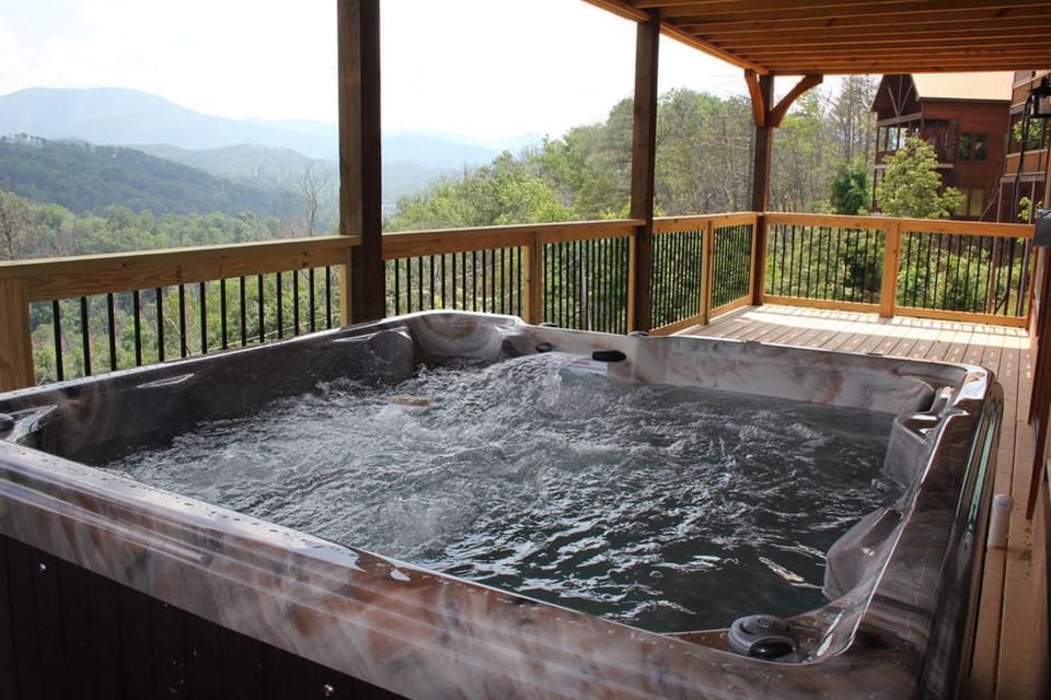 Hot Tub, Balcony/Terrace, Landmark view, Mountain view
