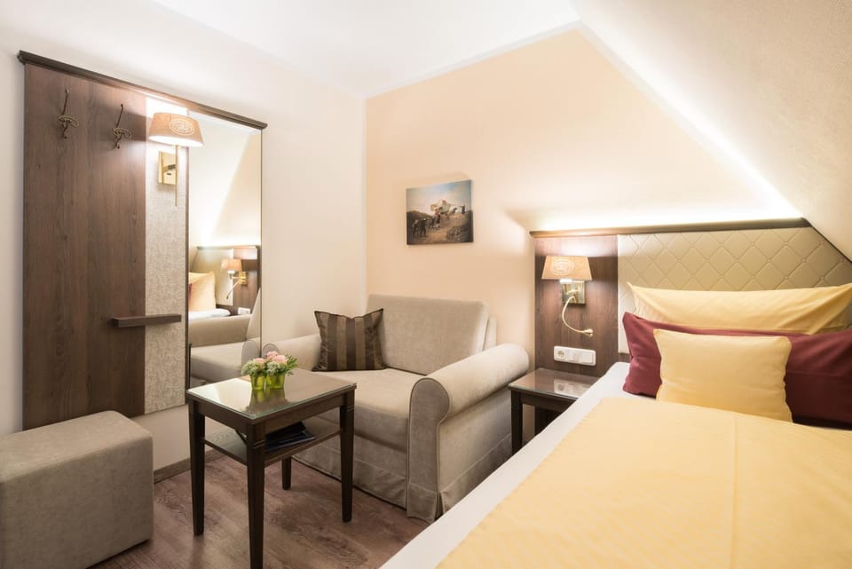 Photo of the whole room, Seating area