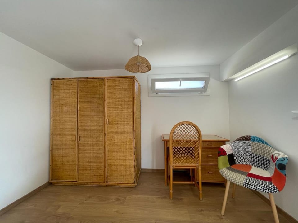 Seating area, wardrobe