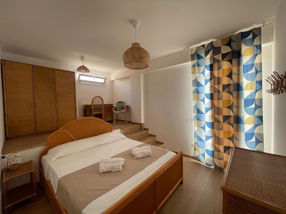 Bed, Photo of the whole room, Bedroom, towels, air conditioner