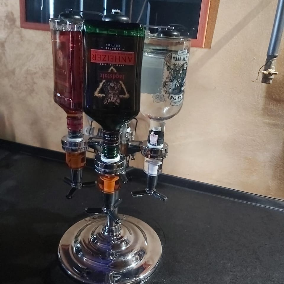 Lounge or bar, Drinks, Alcoholic drinks