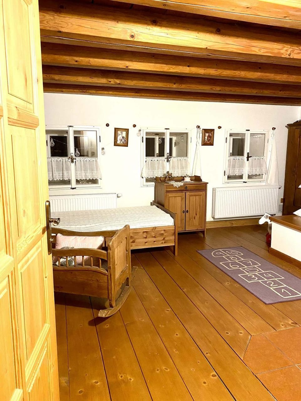 Photo of the whole room, Bedroom