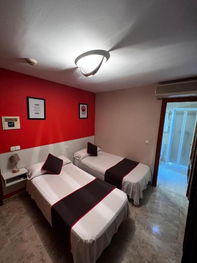 Hospedaje Bar El Gato del Acueducto Bed and Breakfast in Segovia
