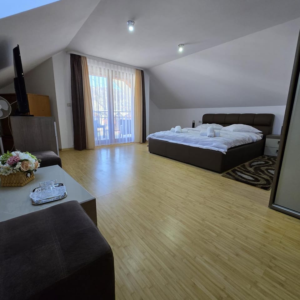 Casa cu Flori Moisei Bed and Breakfast in Romania