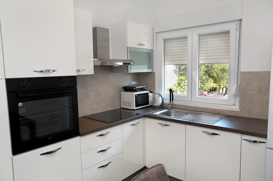 Kitchen or kitchenette, dishwasher, minibar, pet friendly, stove, toaster