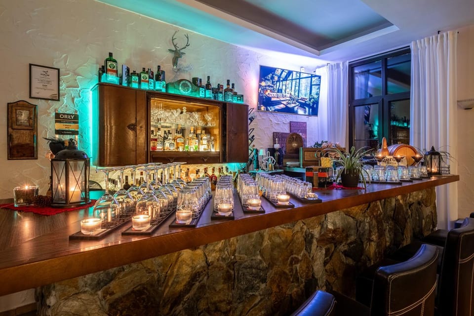 Lounge or bar, Lounge or bar, Food, Drinks, Alcoholic drinks