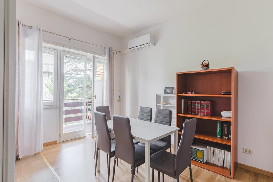 Living room, Seating area, air conditioner