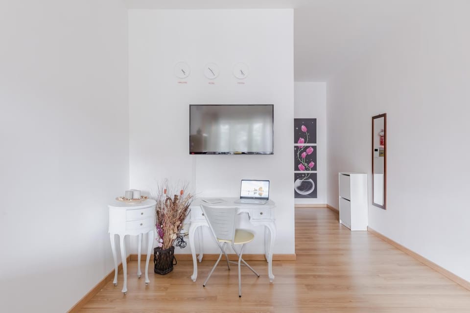 TV and multimedia, Seating area