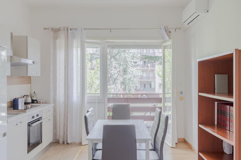 Kitchen or kitchenette, Living room, Seating area, Dining area, oven, stove