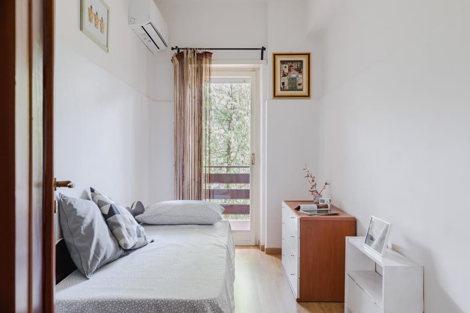 Bed, Photo of the whole room, Bedroom, air conditioner