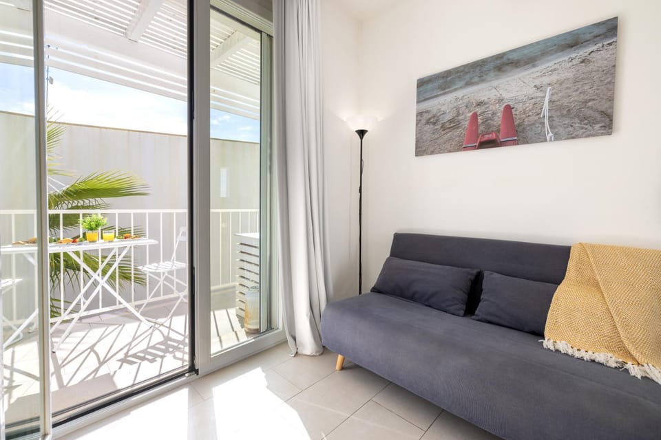 Patio, Living room