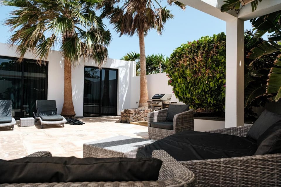 Casa Paloma with heated pool in El Roque Villa in Maxorata
