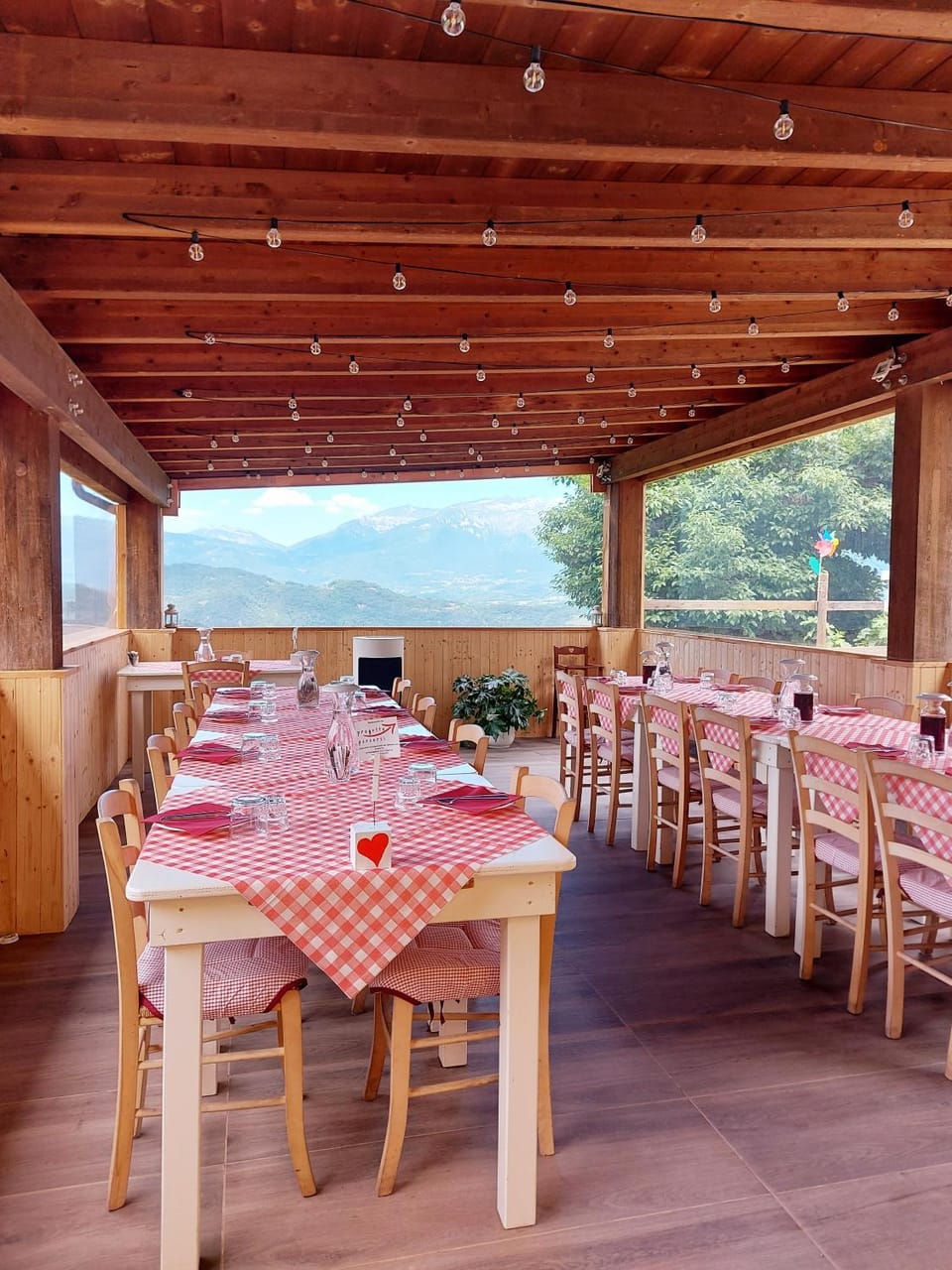 Restaurant/places to eat, Dining area, Mountain view