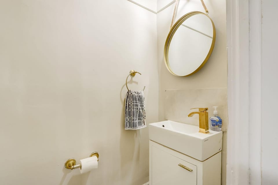 JstLikeHome - Central Suite Apartment in Gatineau