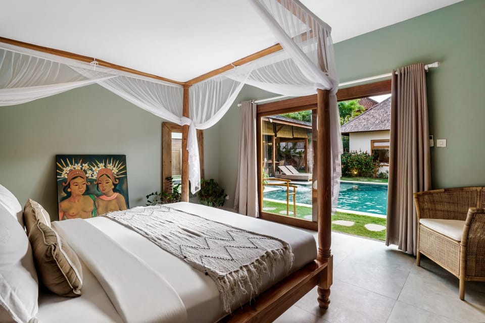 Bedroom, Pool view