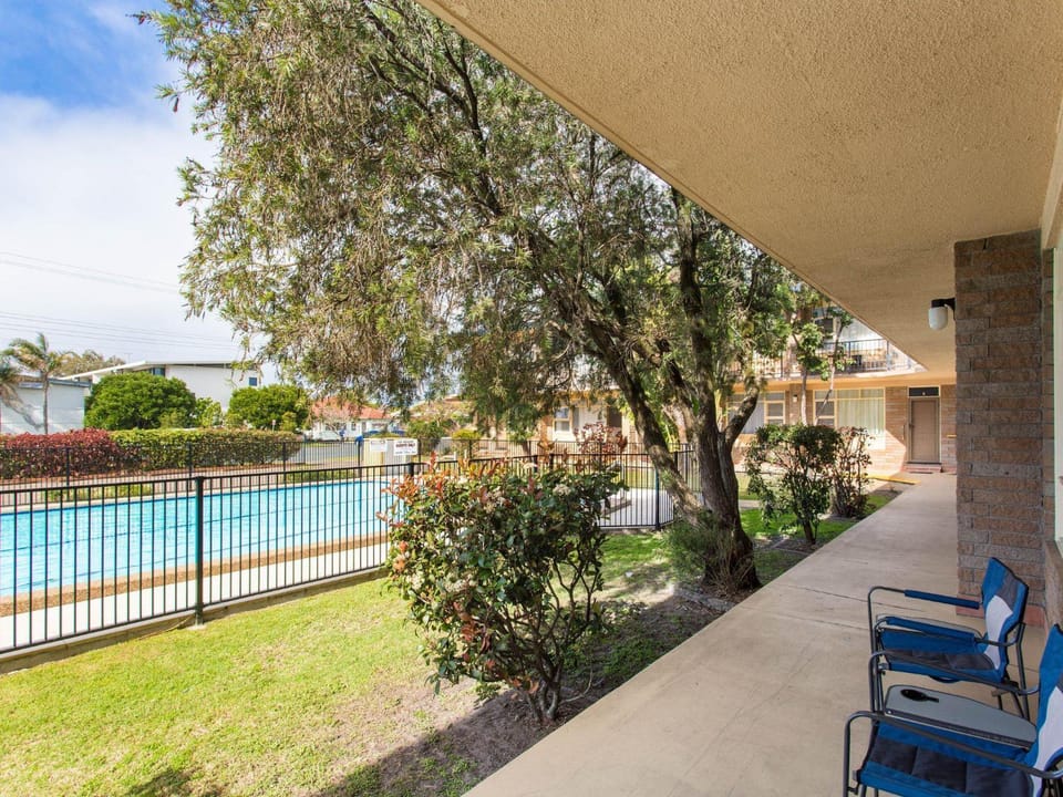 Property building, Balcony/Terrace, Pool view, Swimming pool