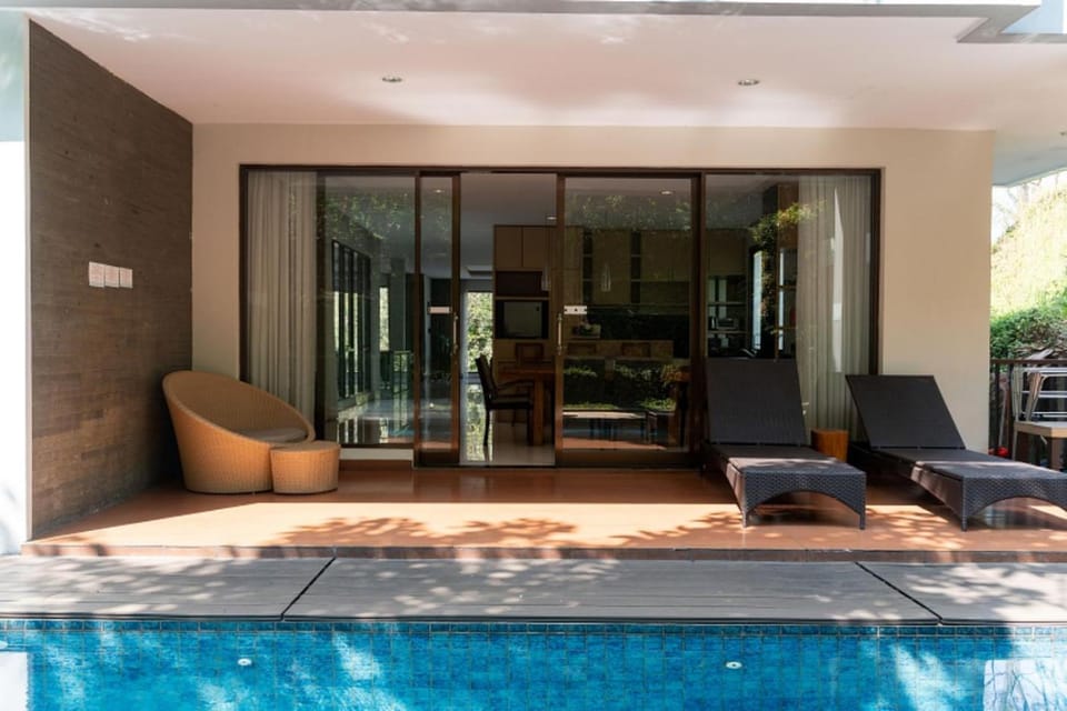Seating area, Swimming pool