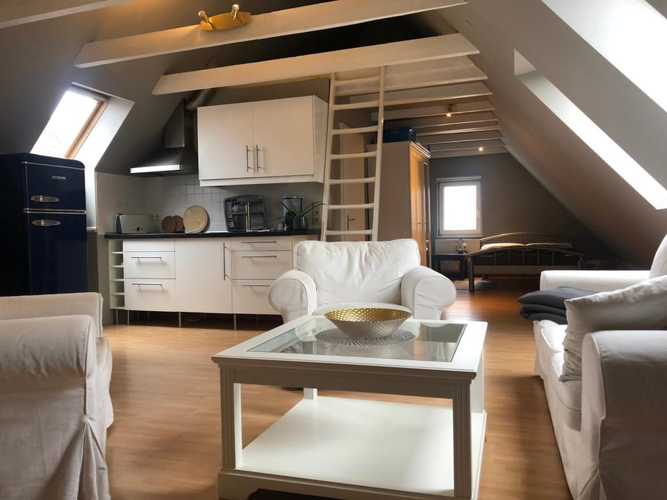 Bed, Kitchen or kitchenette, Living room, bunk bed