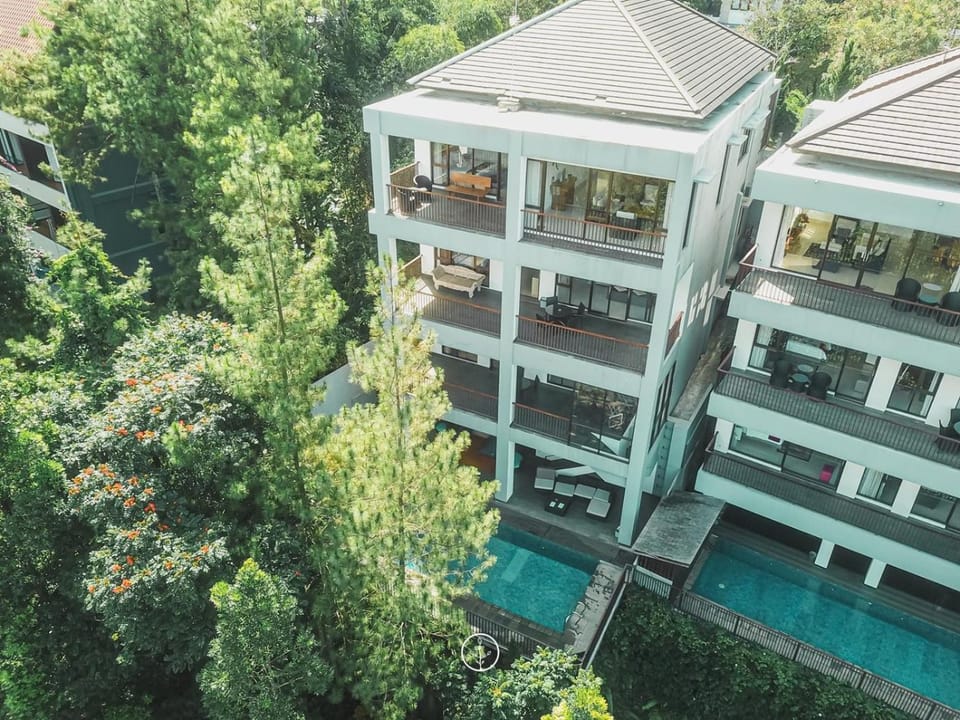 Property building, Bird's eye view, Swimming pool
