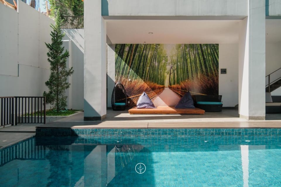 Swimming pool, Swimming pool