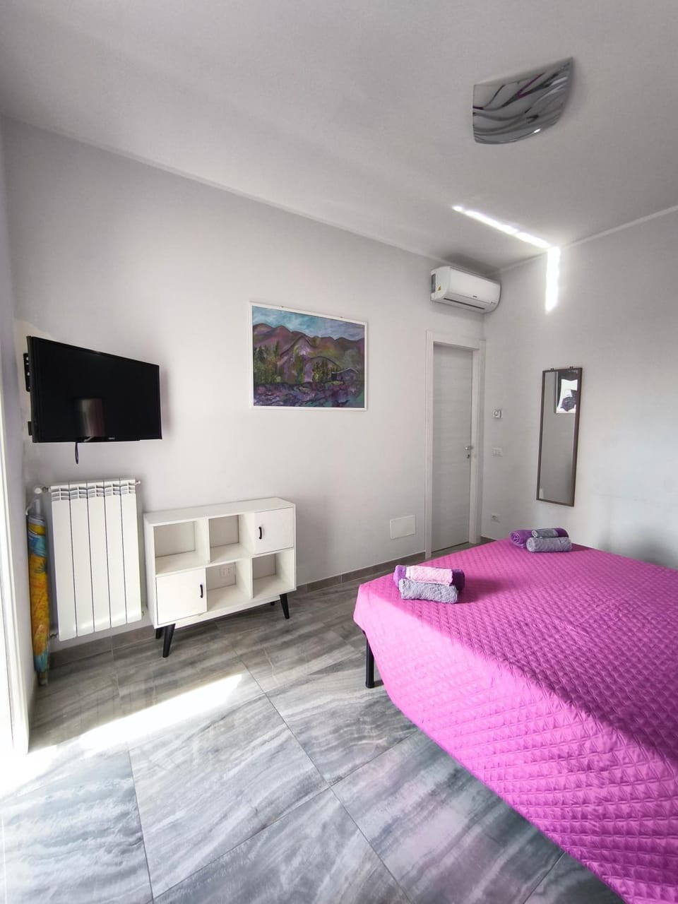 Bed, TV and multimedia, Bedroom, air conditioner