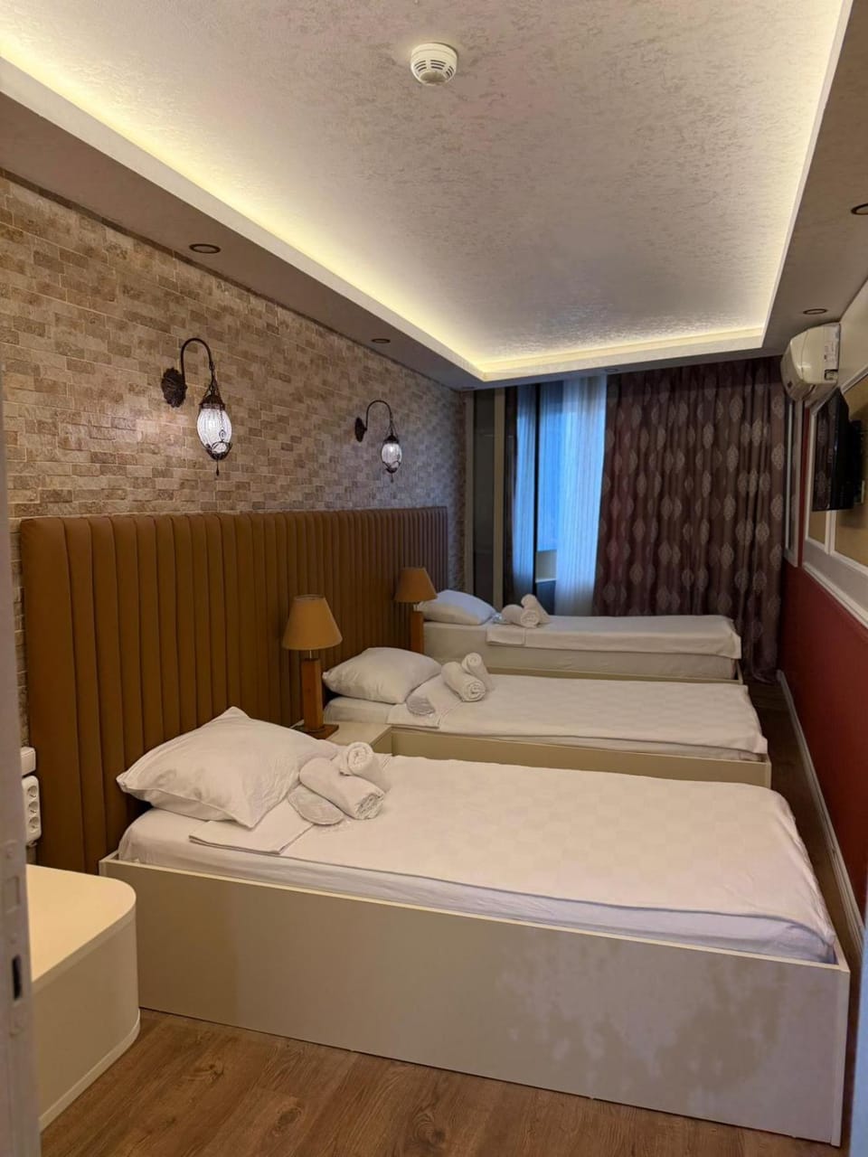 Bed, Photo of the whole room, towels