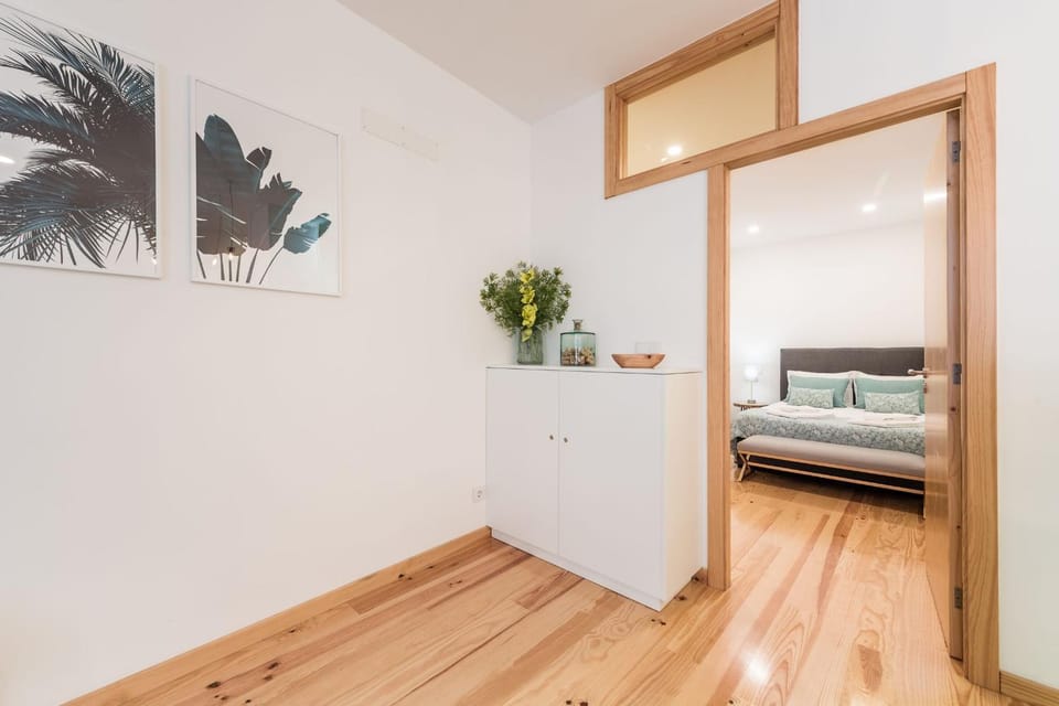 LovelyStay - 1BR Flat w AC and Balcony by Aliados Apartment in Porto