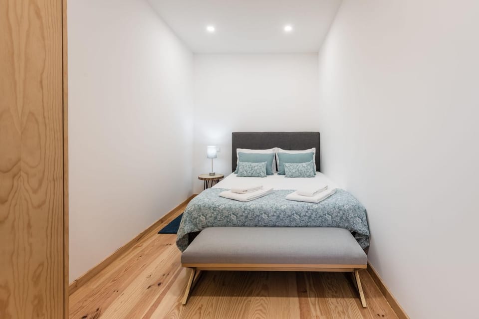LovelyStay - 1BR Flat w AC and Balcony by Aliados Apartment in Porto