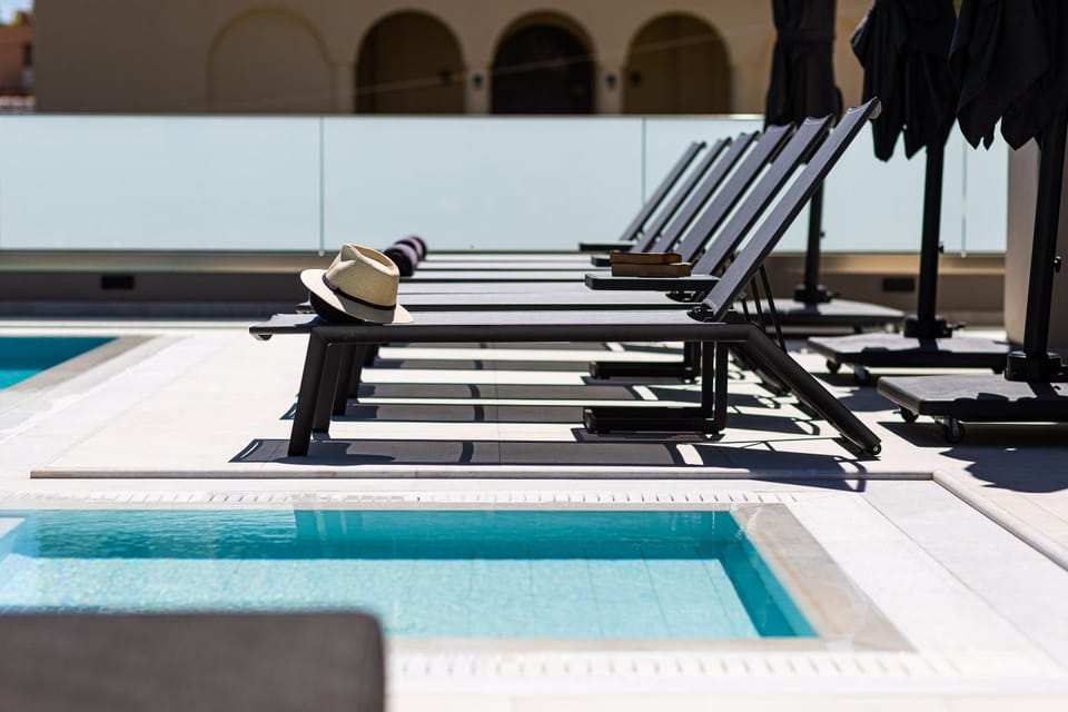 Swimming pool, Swimming pool