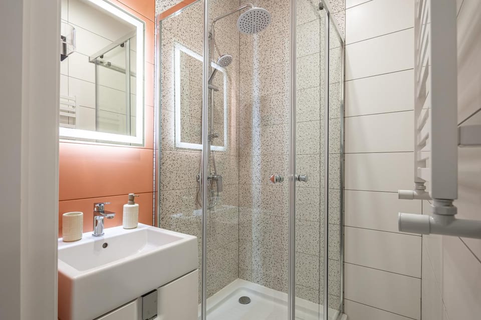 Shower, Bath, towels