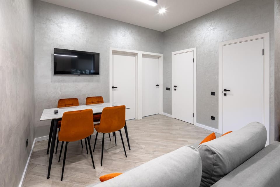 TV and multimedia, Living room, Seating area, Dining area