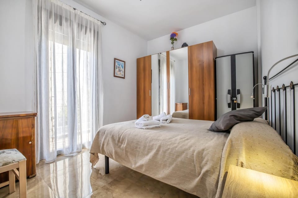 Bed, Bedroom, towels, wardrobe