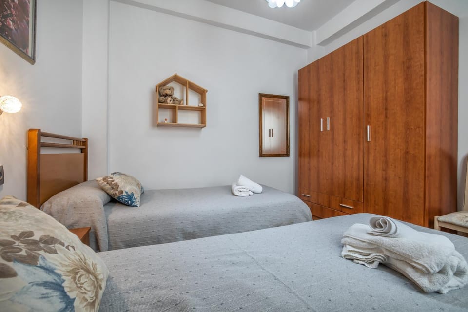 Bed, Bedroom, towels, wardrobe