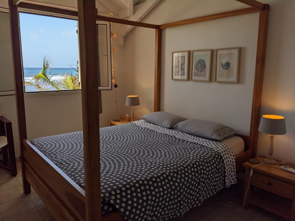 Bed, Bedroom, Sea view