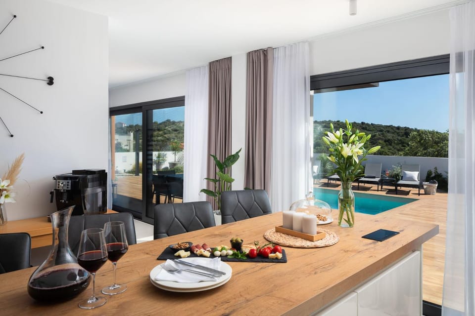 Patio, Natural landscape, Summer, Coffee/tea facilities, Food and drinks, Decorative detail, Dining area, Food, Text overlay, Mountain view, Pool view, Area and facilities, Swimming pool, Dinner, Drinks, Alcoholic drinks