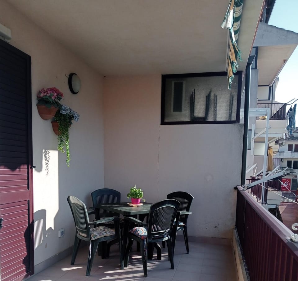 Property building, Balcony/Terrace, Balcony/Terrace