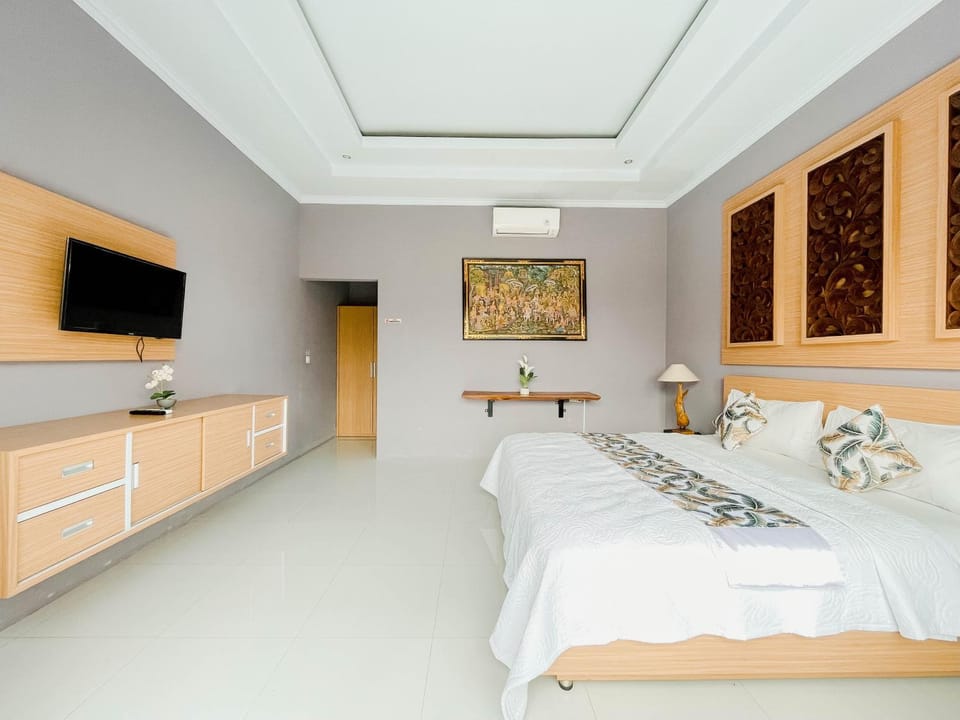 Bed, TV and multimedia, Photo of the whole room, Bedroom