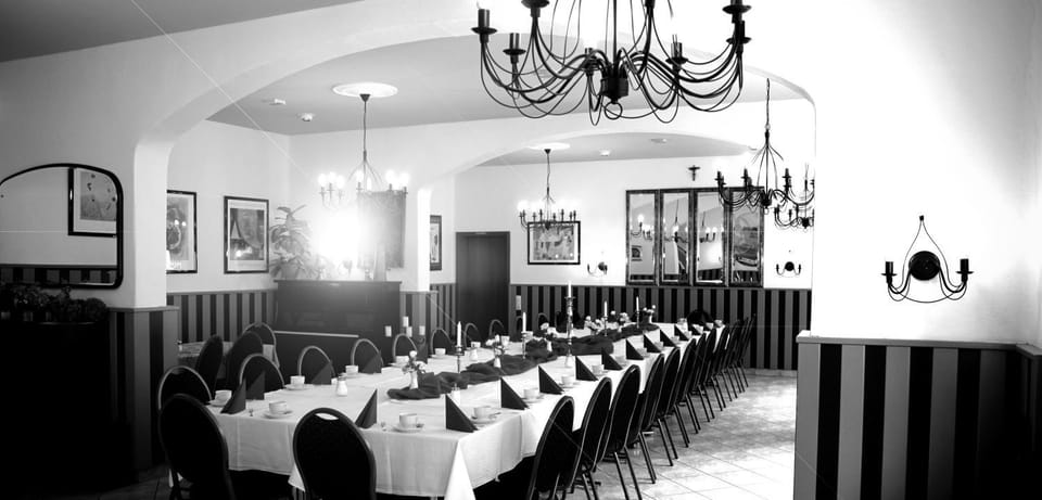 Restaurant/places to eat, Banquet/Function facilities