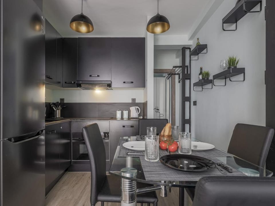 Kitchen or kitchenette, Dining area, Communal kitchen