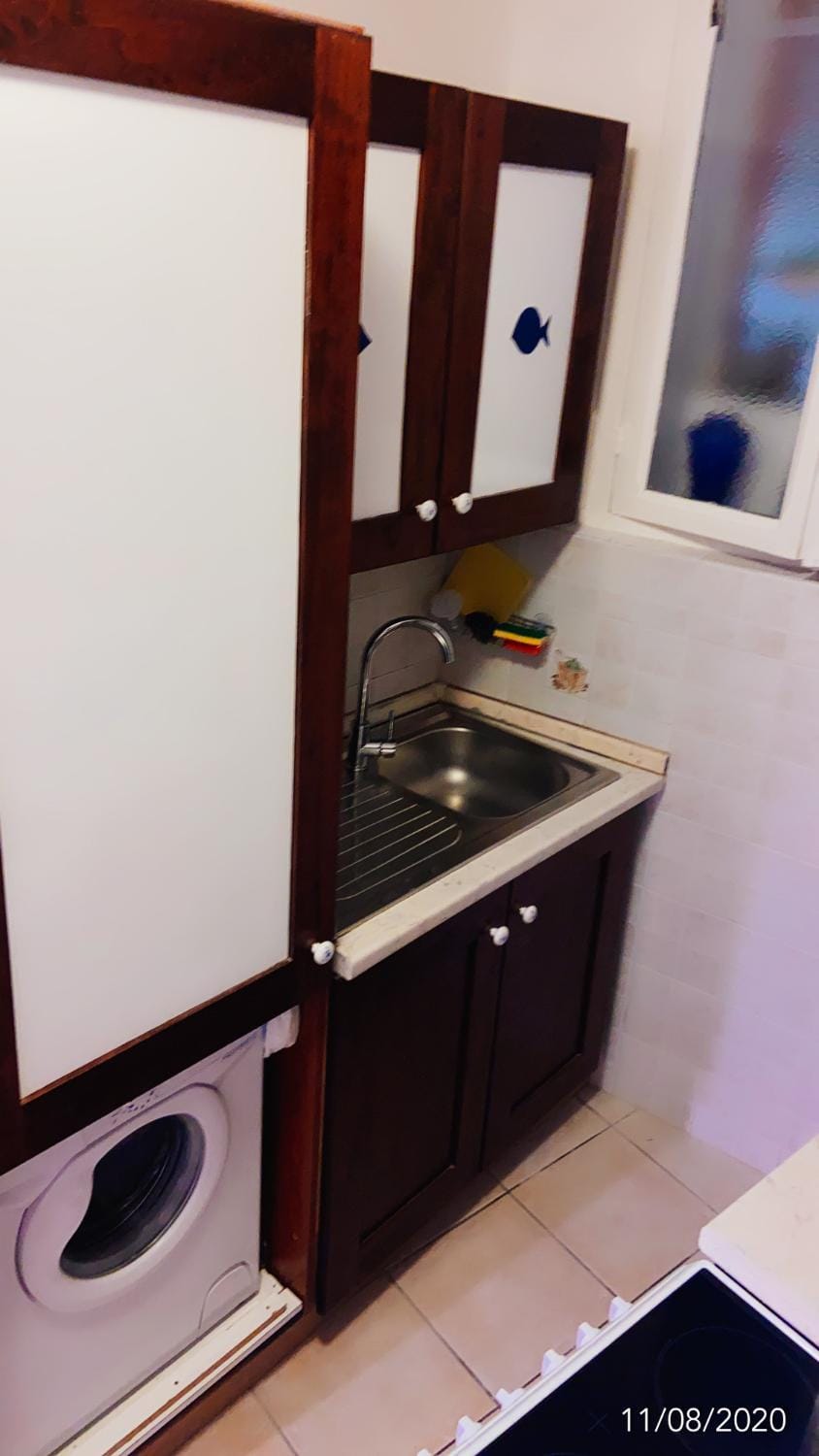 Kitchen or kitchenette, minibar, washing machine