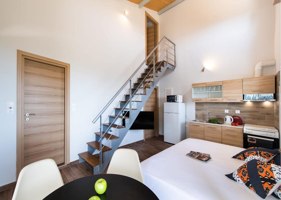 Kitchen or kitchenette, Living room, Seating area, Dining area, stove