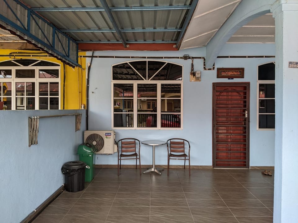 Facade/entrance