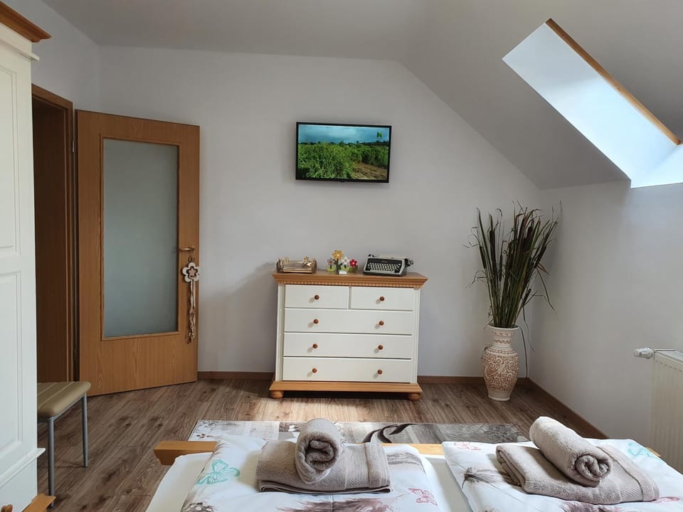 Photo of the whole room, Decorative detail, Bedroom