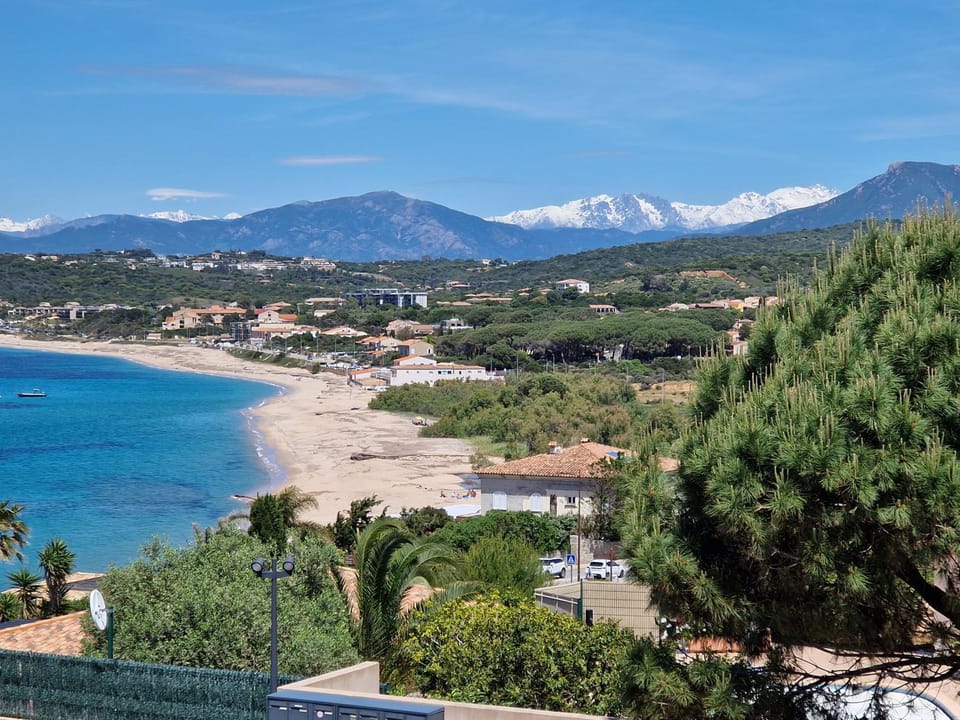 Mountain view, Sea view