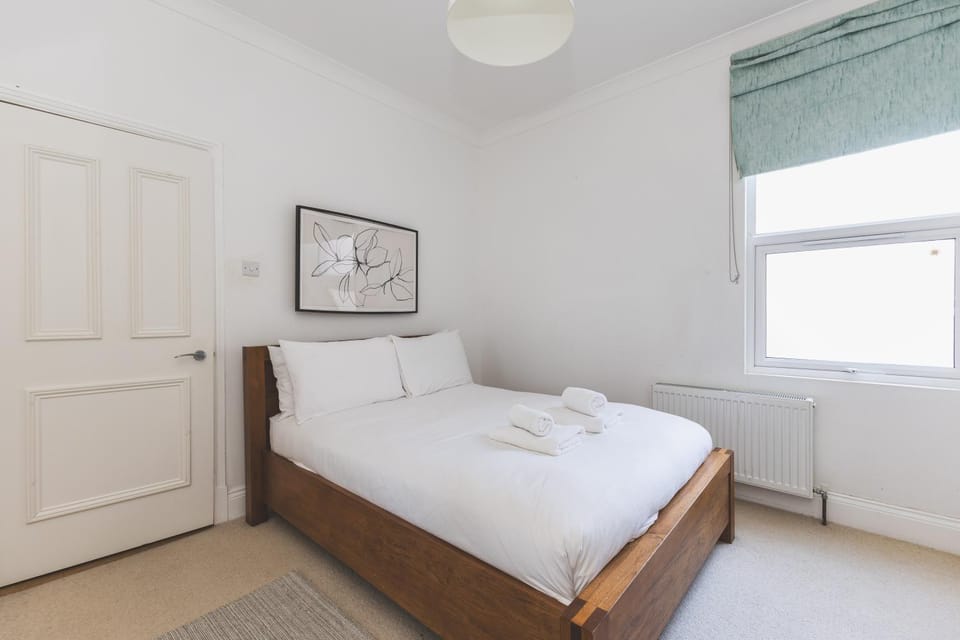 Stylish & Modern 3 Bed Flat in NW London with Garden Apartment in London Borough of Ealing