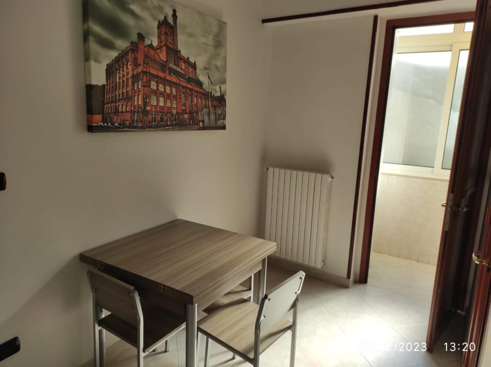 Dining area, internet