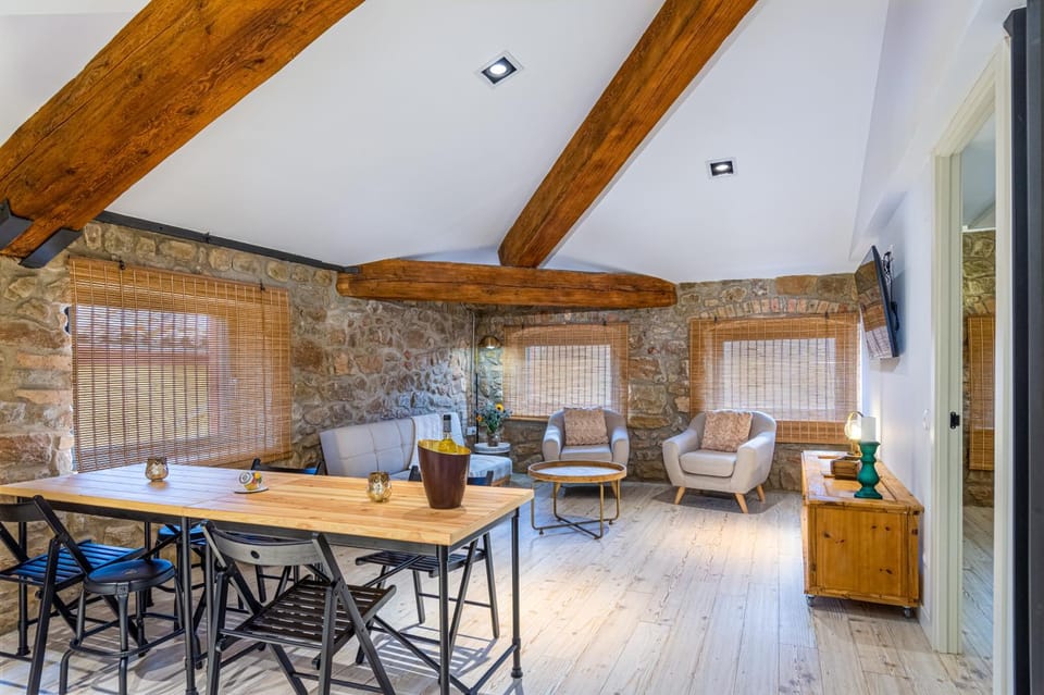 Living room, Seating area, Dining area