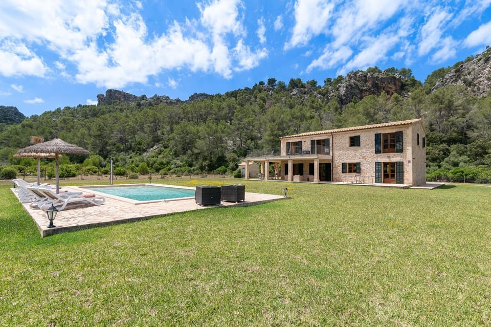 Patio, Day, Natural landscape, Garden, Garden view, Mountain view, Pool view, Swimming pool, sunbed